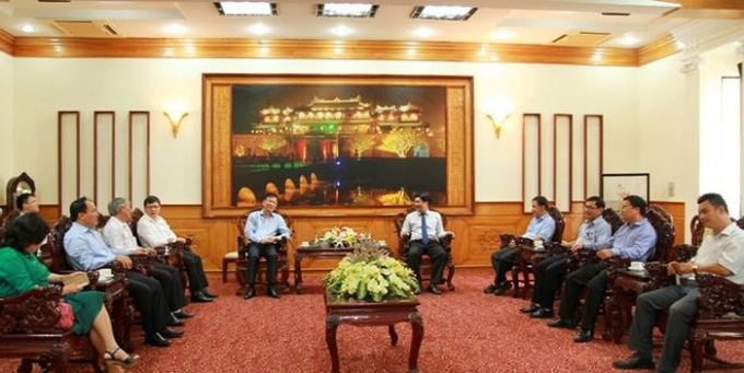 Bộ trưởng L&ecirc; Th&agrave;nh Long v&agrave; Đo&agrave;n c&ocirc;ng t&aacute;c Bộ Tư ph&aacute;p đến thăm Đo&agrave;n Đại biểu Quốc hội tỉnh Thừa Thi&ecirc;n Huế.