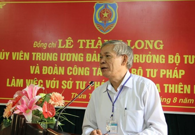 Gi&aacute;m đốc Sở Tư ph&aacute;p Đo&agrave;n Chuẩn b&aacute;o c&aacute;o kết quả c&ocirc;ng t&aacute;c với Đo&agrave;n c&ocirc;ng t&aacute;c v&agrave; Bộ trưởng L&ecirc; Th&agrave;nh Long.