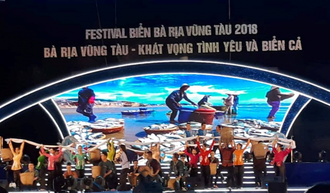 Một tiết mục nghệ thuật đặc sắc trong đ&ecirc;m khai mạc festival.