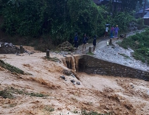 Nhiều tuyến đường qua c&aacute;c huyện&nbsp;Tủa Ch&ugrave;a, Tuần Gi&aacute;o... bị t&ecirc; liệt ho&agrave;n to&agrave;n.
