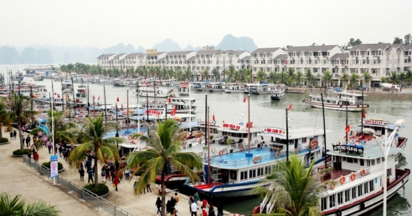 Quảng Ninh: 8 tháng đón gần 10 triệu lượt khách, thu trên 16.000 tỷ đồng