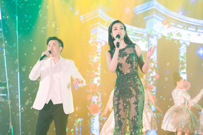 &ldquo;N&agrave;ng thơ&rdquo; Đỗ Mỹ Linh gợi cảm trong thiết kế Ho&agrave;ng Hải