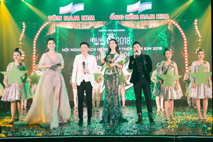 &ldquo;N&agrave;ng thơ&rdquo; Đỗ Mỹ Linh gợi cảm trong thiết kế Ho&agrave;ng Hải