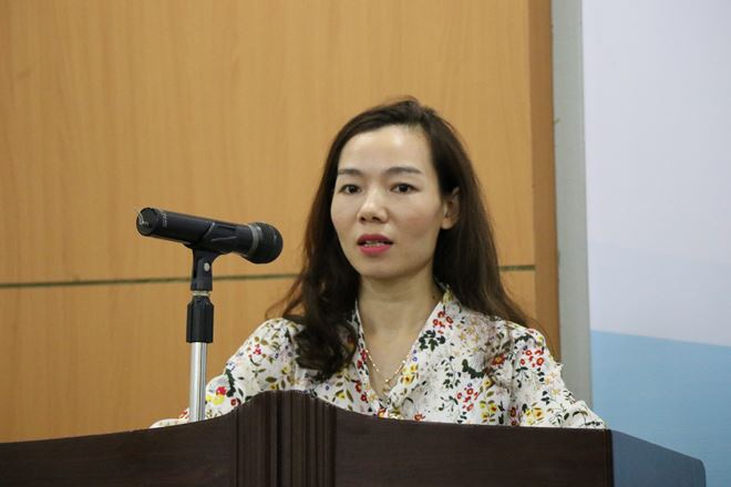 Nh&agrave; b&aacute;o Phạm Thị Tuyết Lan - đại diện cho c&aacute;c học vi&ecirc;n ph&aacute;t biểu tại buổi lễ.