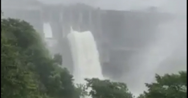 Thủy điện ầm ầm xả lũ: Nghệ An ra công điện khẩn ứng phó