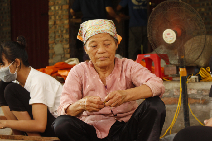 B&agrave; Diệp mỗi ng&agrave;y c&oacute; thể xo&aacute;y được 15 kg nh&atilde;n.