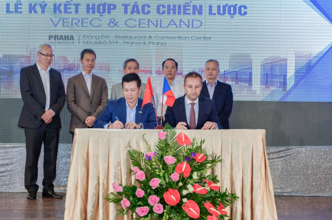 Cũng tại sự kiện, CENLAND đ&atilde; ch&iacute;nh thức k&yacute; kết hợp t&aacute;c c&ugrave;ng VEREC.