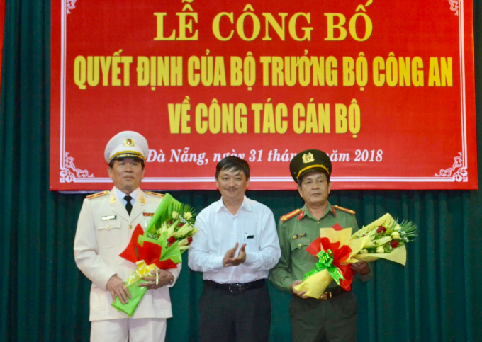 Thiếu tướng Vũ Xu&acirc;n Vi&ecirc;n (tr&aacute;i) &nbsp;l&agrave;m Gi&aacute;m đốc C&ocirc;ng an th&agrave;nh phố Đ&agrave; Nẵng thay cho Đại t&aacute; L&ecirc; Văn Tam (phải) nghỉ c&ocirc;ng t&aacute;c từ ng&agrave;y 1/9 để chờ hưu (1/12/2020).