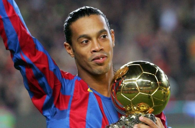 Cựu danh thủ Ronaldinho bị tịch thu hộ chiếu và niêm phong tài sản do nợ nần