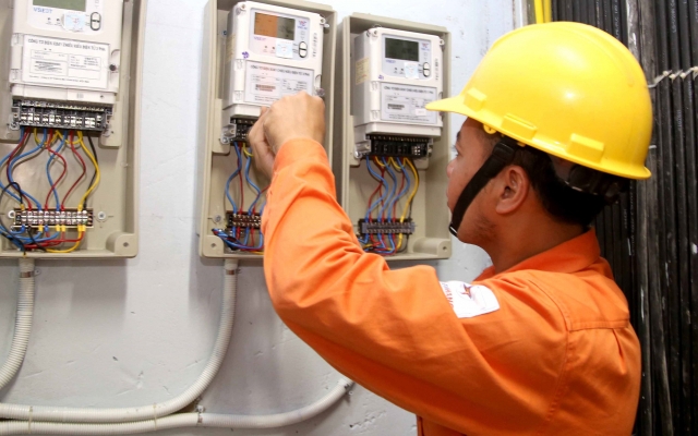 Slide - Điểm tin thị trường: Tác động từ tăng lương, giá điện và xăng dầu đẩy CPI tăng