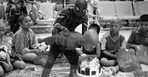 Siêu nhân nhện mang tiếng cười đến bệnh nhi ung thư