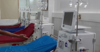 Nhiều bệnh nhân có biểu hiện lạ khi đang chạy thận, toàn bộ máy móc phải dừng để kiểm tra