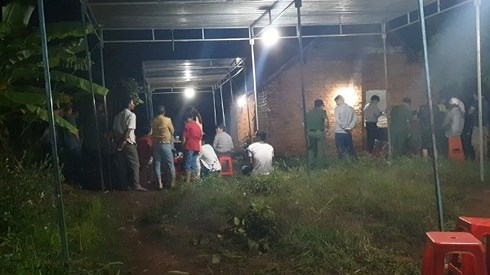 Bố sát hại con trai trong đêm rồi lên giường đi ngủ tiếp