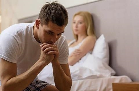 Vợ trẻ đem tiền nhà đi bao trai rồi khóc nức nở xin chồng...tha thứ