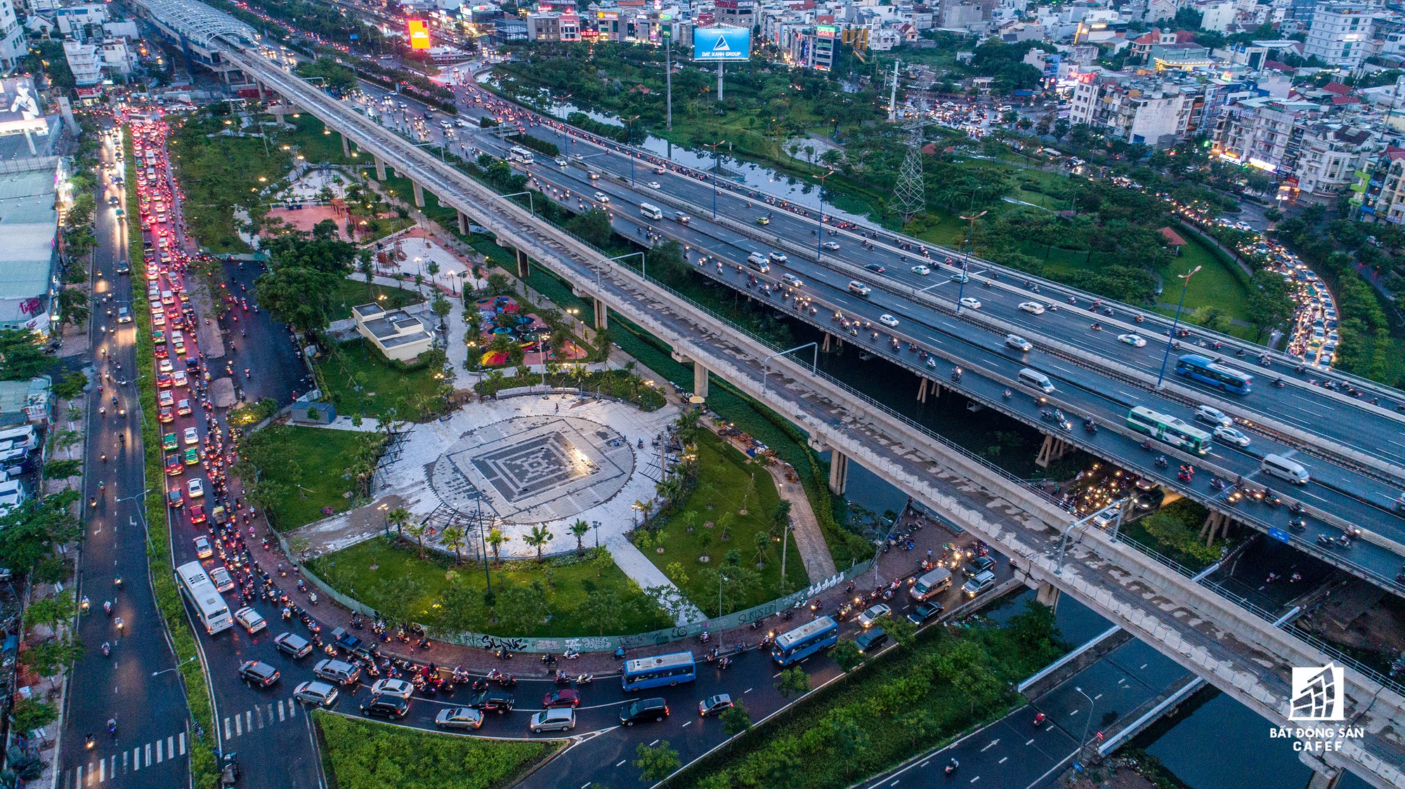 Những cửa ngõ ra vào trung tâm Sài Gòn đang bị bóp nghẹt như thế nào? - Ảnh 21.