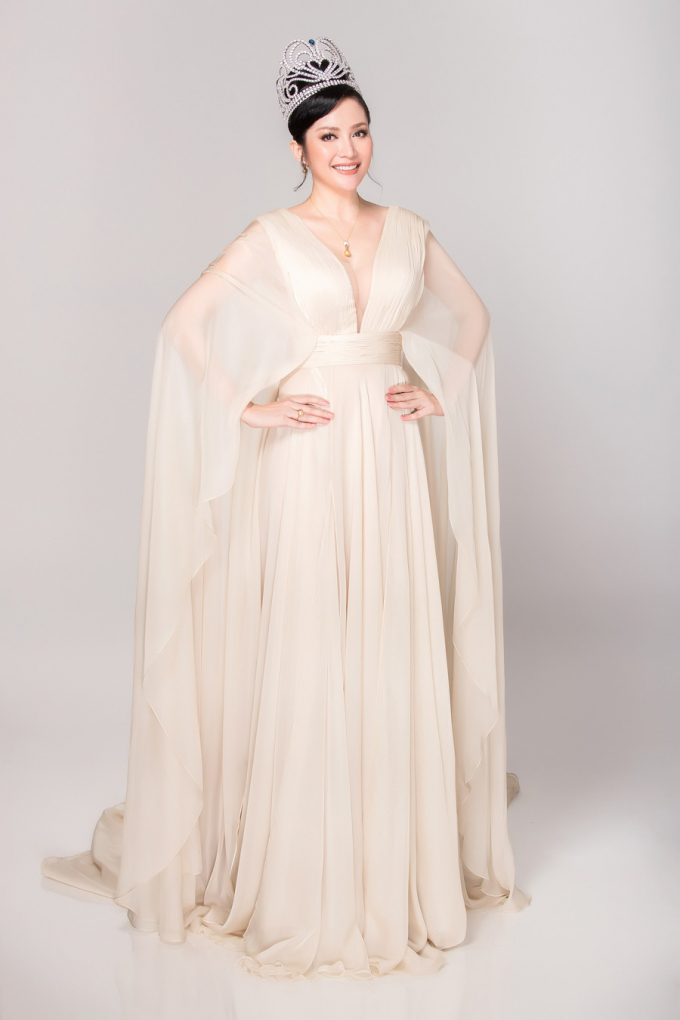 Nguyễn Thiên Nga đăng quang Hoa hậu Việt Nam 1996 khi học năm hai Đại học Ngoại thương TP HCM. Cô cũng là người đẹp duy nhất đăng quang ở cả 2 cuộc thi mang tên Hoa hậu Việt Nam, trong đó có cuộc thi Hoa hậu Việt Nam 1999 được tổ chức duy nhất một lần, tìm kiếm đại diện Việt Nam dự thi Hoa hậu Hữu nghị Thế giới. Sau đó, Hoa Hậu Thiên Nga tiếp tục giành danh hiệu Á hậu 2 cuộc thi Hoa hậu Hữu nghị Đông Nam Á năm 1999. Năm 2001, Thiên Nga quyết định đi du học tại Mỹ. Sau khi chồng đột ngột qua đời, Thiên Nga chênh vênh và trầm cảm 2 năm nhưng hiện tại cô đã giữ được tinh thần ổn định.