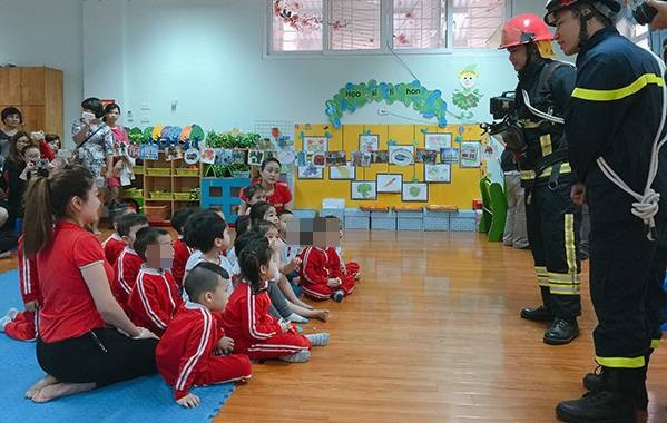 23032018-doisongphapluat-cuahoa-3 (2)