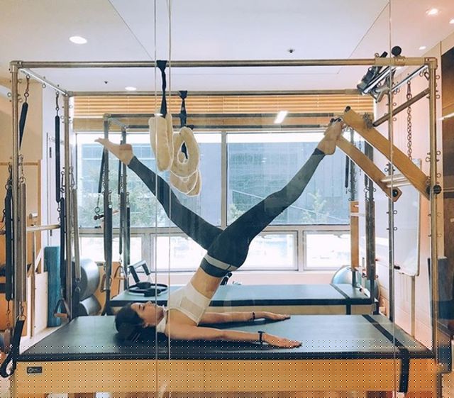 Cũng như Kang Hyun Kyung, Ban Seo Jin là tín đồ của bộ môn Pilates.