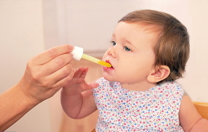 Bổ sung vitamin D cho trẻ mỗi ng&agrave;y gi&uacute;p tăng trưởng chiều cao.