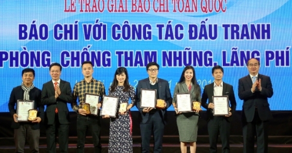 Báo chí phải đấu tranh ngăn chặn, đẩy lùi suy thoái, “tự diễn biến”, “tự chuyển hóa” trong cán bộ, đảng viên