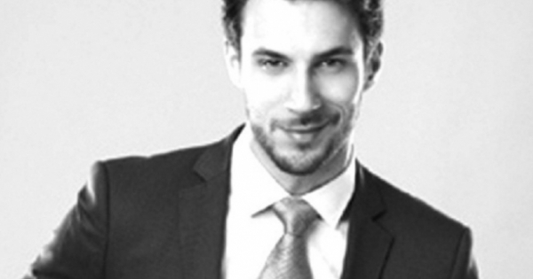 Nhận diện đàn ông phú quý sang hèn qua dáng người