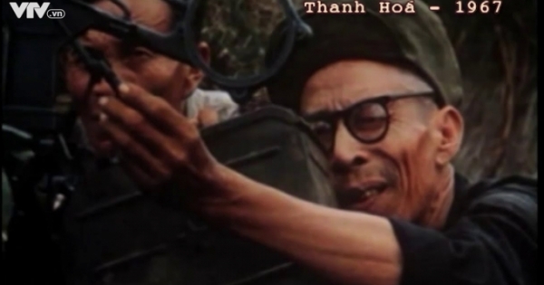 Có cụ già bắn rơi máy bay