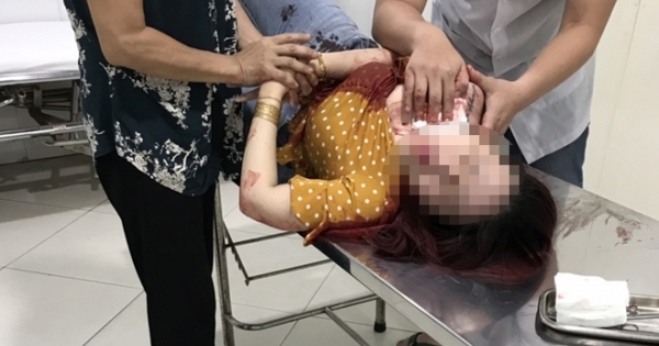 Người phụ nữ đang đi đường bị kẻ lạ mặt cứa cổ