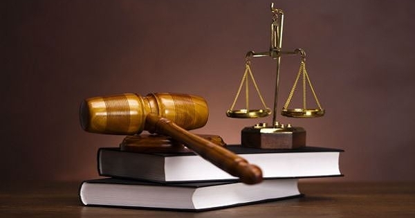 Bảo vệ hay phá hoại pháp luật?