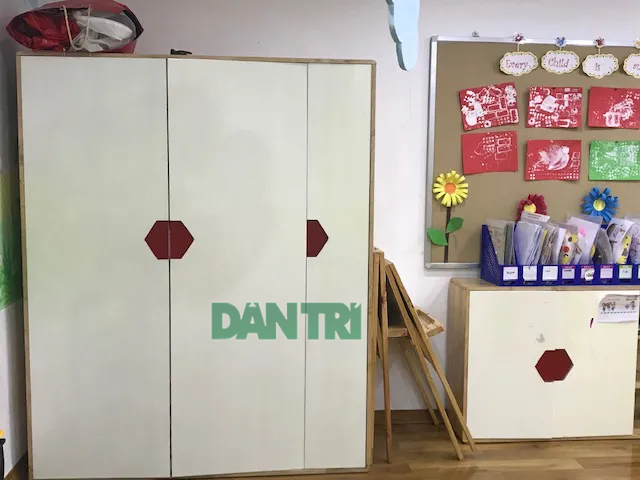 Tủ quần &aacute;o, nơi c&ocirc; gi&aacute;o nhốt trẻ v&agrave;o khoảng 50 gi&acirc;y v&igrave; kh&ocirc;ng nghe lời. (Ảnh: M. H).