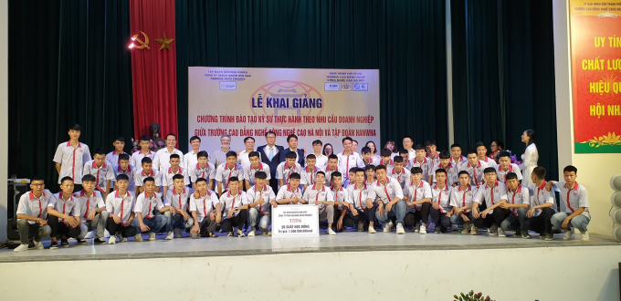 50 sinh vi&ecirc;n đầu ti&ecirc;n ng&agrave;nh Cắt gọt kim loại- Khoa Cơ kh&iacute; HHT được Hanwha cấp học bổng trị gi&aacute; 1,5 tỷ đồng năm học 2019- 2020.