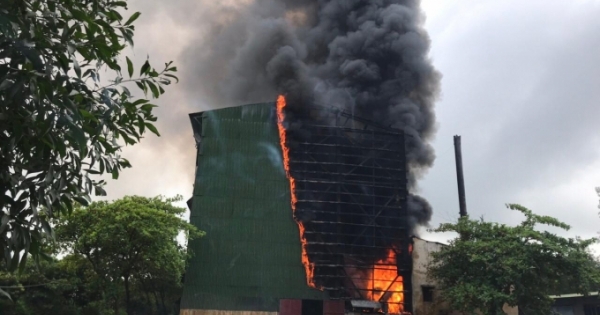 Cháy dữ dội tại công ty cổ phần Kim loại màu Nghệ Tĩnh