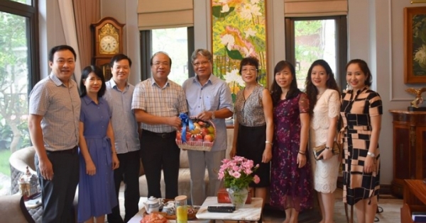 Lãnh đạo Bộ Tư pháp thăm hỏi và tri ân các thế hệ lãnh đạo đi trước