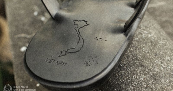 Độc đáo đôi dép Cụ Hồ mang hình hài đất nước