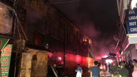 Cháy kho Công ty Rạng Đông: Không ăn thực phẩm trong bán kính 1km