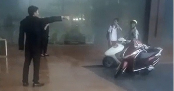 Tranh cãi hành vi nam bảo vệ Grand Plaz đuổi người dân đang trú mưa: Văn hóa ứng xử kém hay tình người giảm sút?