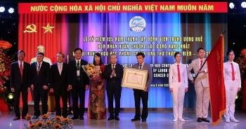 Bệnh viện Trung ương Huế đón nhận Huân chương Lao động Hạng Nhất