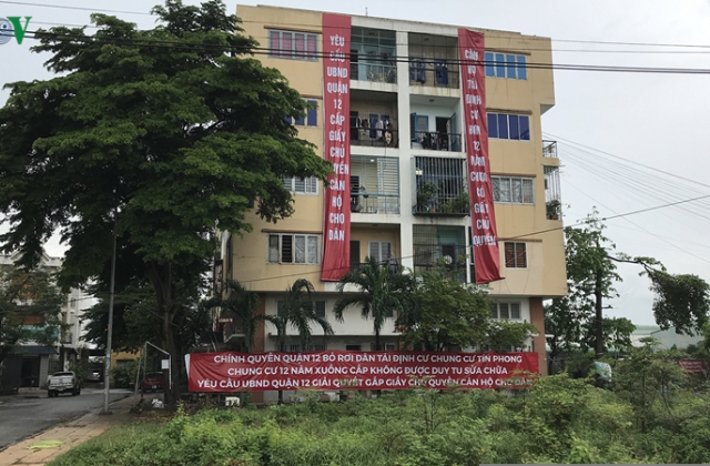 Sống trong căn hộ t&aacute;i định cư hơn 10 năm vẫn chưa được nhận sổ hồng