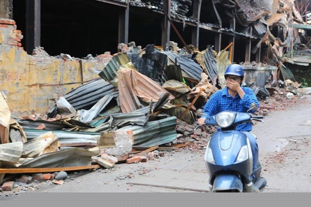 Vụ cháy Rạng Đông: Không khí tạm an toàn, lo ô nhiễm nguồn nước