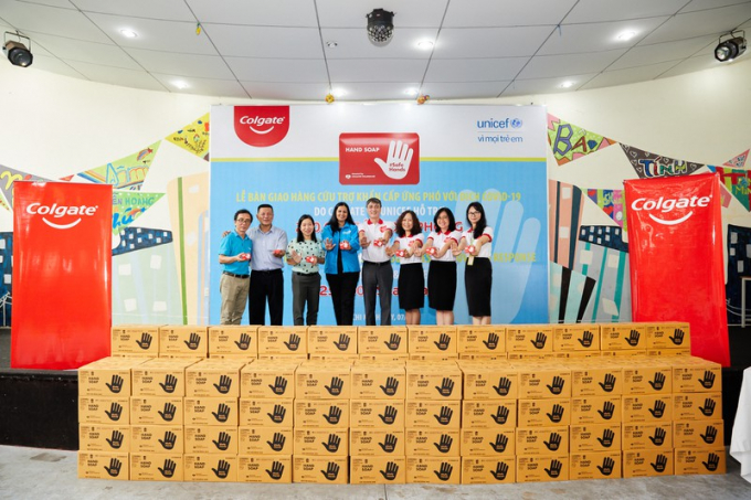 250.000 bánh xà phòng rửa tay phòng chống dịch Covid- 19 đã tới Việt Nam.