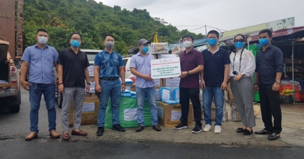 Tập đoàn dược Aikya Pharma tặng vật tư y tế cho phóng viên tác nghiệp trong dịch Covid-19 tại Đà Nẵng