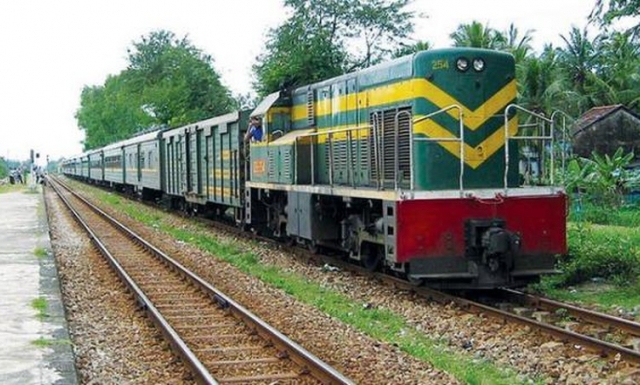 Dừng chạy gần 10 mác tàu vắng khách