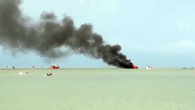 Kiên Giang: Tàu chở 21 hành khách bốc cháy dữ dội trên biển - ảnh 2