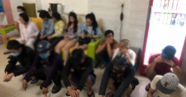 Hàng chục ‘dân chơi’ dương tính với ma túy trong 2 nhà nghỉ ở TP HCM