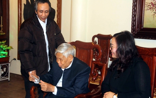 Ký ức về giây phút nguyên Tổng bí thư Lê Khả Phiêu nhận thư cảm ơn từ người tù oan Hàn Đức Long