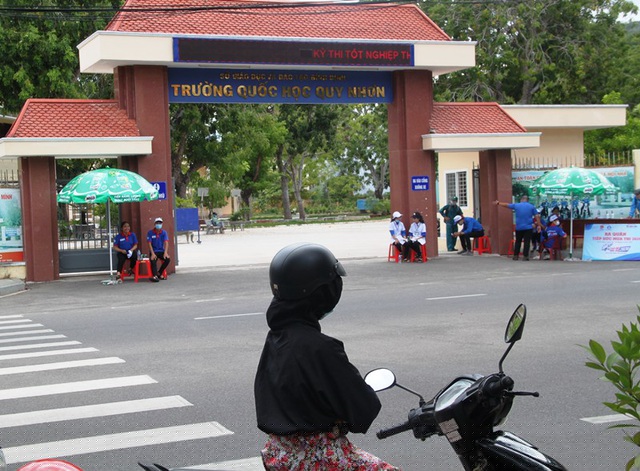 Các điểm thi phụ huynh không còn tụ tập đông như các năm trước.