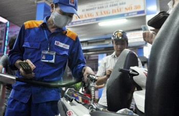 Giá xăng dầu giảm nhẹ từ 15h chiều nay