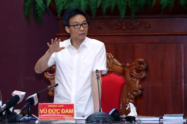 Phó Thủ tướng phát biểu chỉ đạo tại cuộc làm việc.