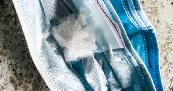 Lâm Đồng: Bắt giữ thanh niên giấu ma túy trong khẩu trang