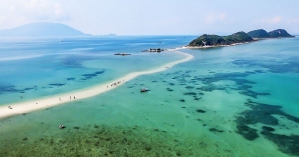 Độc đáo con đường chìm dưới biển ở nơi nam nữ không yêu nhau