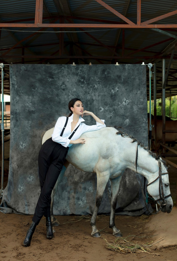 Đăng quang cuộc thi Miss World Vietnam 2019, Lương Thuỳ Linh gây ấn tượng với công chúng bởi ngoại hình xinh đẹp cùng chiều cao nổi trội 1m78. Không chỉ vậy, cô nàng gây ấn tượng khi đạt thành tích Top 12 tại Miss World 2019.